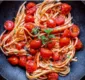
                  Aprenda receita de macarrão com tomate cereja e queijo