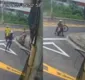 
                  Ciclistas são assaltadas e bicicleta é levada na garupa da moto