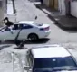 
                  Bebê é arremessado de moto após veículo ser atingido por carro