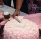 
                  Homem ameaça esposa após não receber primeiro pedaço de bolo