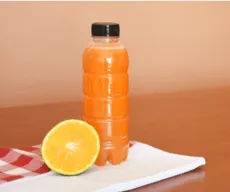 Versão Barata: aprenda a fazer uma fanta laranja caseira