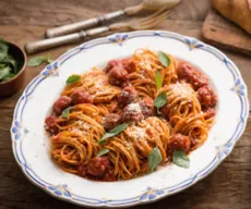 
              Aprenda a fazer clássico espaguete com almôndegas
