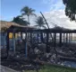 
                  Barraca de praia pega fogo em Buraquinho, na RMS