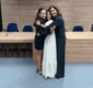 
                  Daniela e Malu comemoram formatura da filha: 'Abraço das mães'