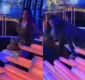 
                  Ivete Sangalo se joga no chão e reproduz dança de hit de Sonza