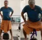 
                  Instrutor de ioga ergue 75 kg com testículos