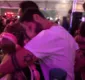 
                  Rodrigo Mussi e Viih Tube trocam beijos em festival de música