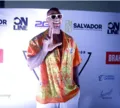 Léo Santana leva aniversário para o pranchão do CarnaSal