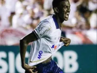 Expulso após gol, Douglas Borel se desculpa com torcida do Bahia