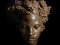Exposição 'As Bacantes' reúne 60 esculturas sobre mulheres