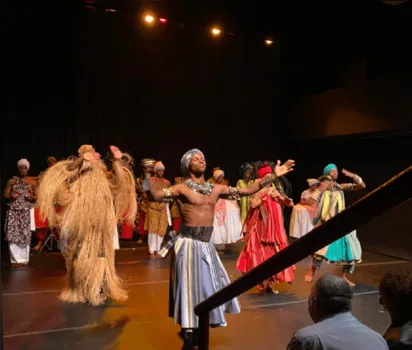 
		Com Glória Pires na plateia, Balé Folclórico da Bahia reestreia em Salvador