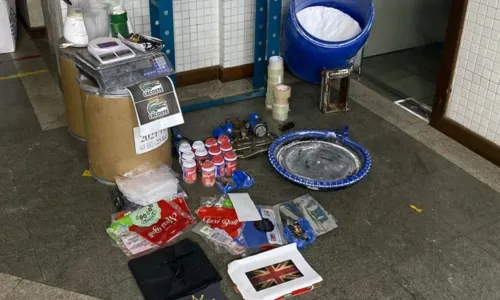 
				
					Polícia Civil desarticula laboratório de cocaína no bairro de Valéria, em Salvador
				
				