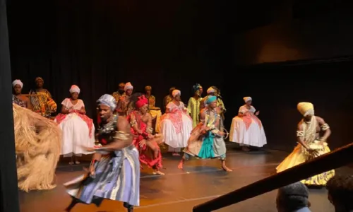 
				
					Alunos do Balé Folclórico da Bahia realizam apresentação em sessão única no Pelourinho
				
				