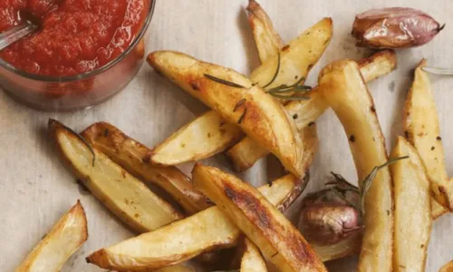 
				
					Acompanhamento perfeito: aprenda receita de batata assada com ketchup caseiro
				
				