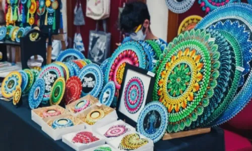 
				
					Feira 'Café, Fofoca e Arte' oferece opções de compra para presentes no Dia das Mães
				
				