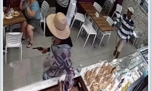 
				
					Hamburgueria e loja de açaí são assaltadas na Pituba, em Salvador
				
				