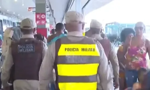 
				
					Após assalto a ônibus, suspeito é agredido e preso na Estação Pirajá, em Salvador￼
				
				