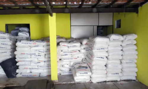 
				
					Carga de farinha de trigo roubada em Minas Gerais é recuperada na Bahia
				
				