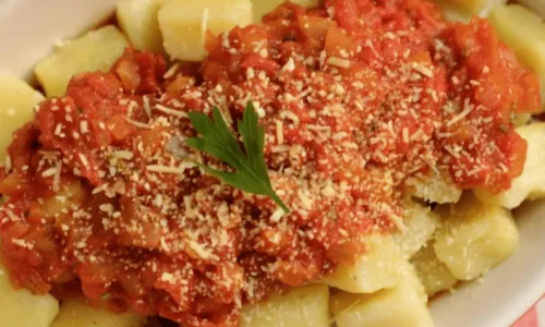 
				
					Clássico: aprenda receita de nhoque ao molho de tomate para almoço
				
				