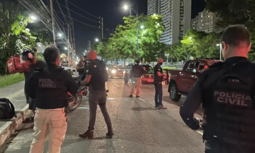 
				
					Mais de 25 pessoas são presas em operação da Polícia Civil, em Salvador
				
				