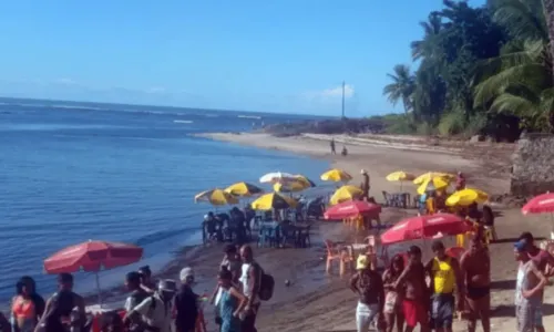 
				
					Homem é assassinado a tiros em barraca de praia no sul da Bahia
				
				