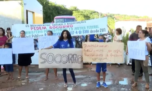 
				
					Por conta das más condições, moradores de Ilhéus interditam rodovia no sul da Bahia
				
				