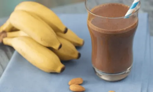 
				
					Para começar o dia: aprenda a fazer shake de cacau, banana e amêndoas
				
				