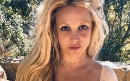 
				
					Após anunciar gravidez, Britney Spears se despede das redes sociais: 'Vou entrar em hiato'
				
				