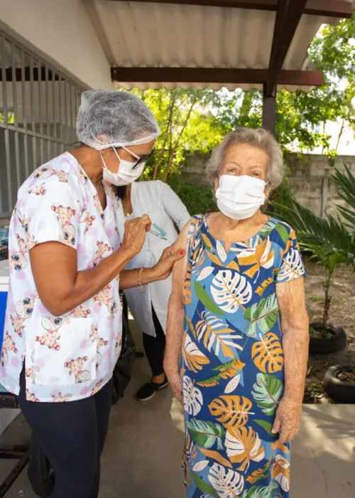 
				
					Dia D de vacinação contra gripe e sarampo imuniza mais de 25 mil em Salvador
				
				