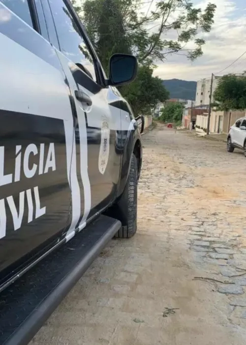 
				
					Suspeito de estuprar enteada, homem é linchado e morto em Ilhéus
				
				