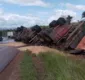 
                  Carreta tomba em trecho de rodovia um dia após acidente com 3 mortes no mesmo lugar