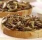 
                  Veja receita de bruschetta com cogumelos caramelizados