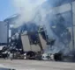 
                  Bombeiros fazem rescaldo do incêndio no galpão da Codeba