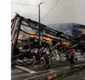 
                  Bombeiros seguem no combate às chamas no bairro do Comércio