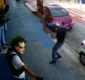 
                  Quadrilha  assalta supermercado com máscara de vilão do 'Batman'