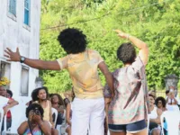 Jovens do projeto 'Moda e Resistência do Recôncavo' promovem desfile Afro em Santo Amaro, na Bahia