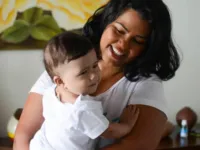 Maternidade solo: o estigma de 'supermãe' de 57,3 milhões de brasileiras