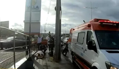 
		Acidente com moto deixa um ferido e trânsito lento na Avenida Paralela