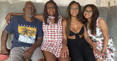 
		Após quitar Fies, Jessi visita família na Bahia e brinca: 'Trabalhar para fazer R$ 1,5 milhão na raça'