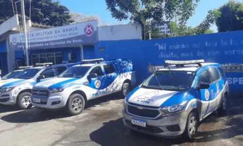 
				
					Criminosos trocam tiros com policiais militares no Nordeste de Amaralina, em Salvador
				
				