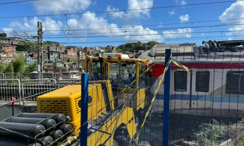 
				
					Seis pessoas ficam feridas em acidente envolvendo trens e caminhão na Linha 1 do metrô de Salvador
				
				