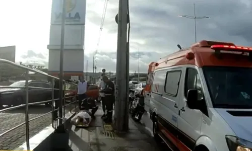 
				
					Acidente com moto deixa um ferido e trânsito lento na Avenida Paralela
				
				