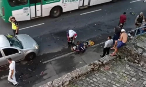 
				
					Vídeo: Acidente com motocicleta deixa ferido e trânsito lento na Avenida Contorno, em Salvador
				
				