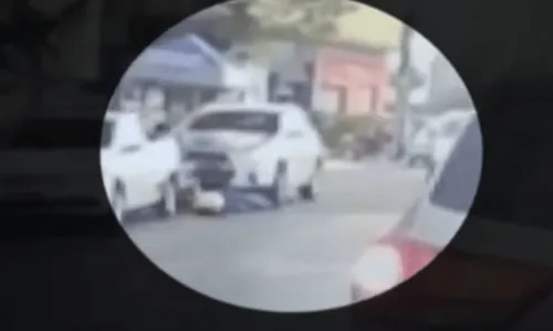 
				
					Motorista perde o controle e duas mulheres são atropeladas no bairro do Imbuí, em Salvador
				
				