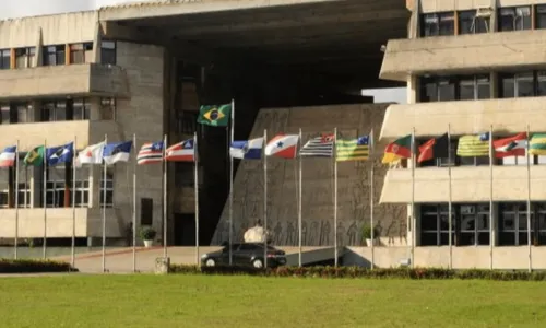 
				
					Assembleia Legislativa da Bahia aprova projetos e reajusta salários de servidores; saiba quais
				
				