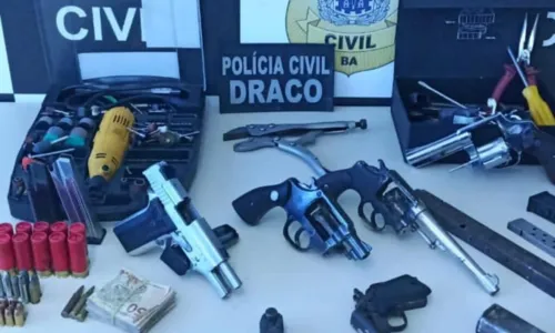 
				
					Homem é preso e armas e munições são apreendidas no bairro de Sussuarana, em Salvador
				
				