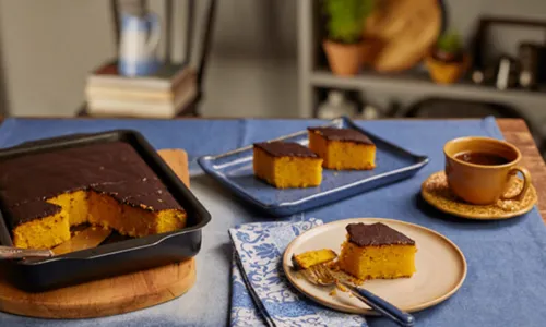 
				
					Clássico delicioso: aprenda a fazer bolo de cenoura com cobertura de chocolate
				
				
