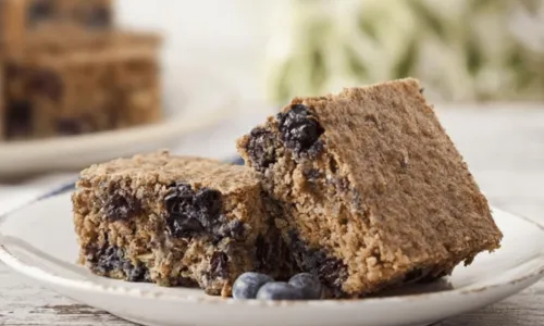 
				
					Sem açúcar e sem lactose: aprenda receita de bolo integral de banana e blueberry
				
				