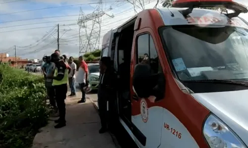 
				
					Carro cai em uma ribanceira na Estrada Velha do Aeroporto, em Salvador
				
				