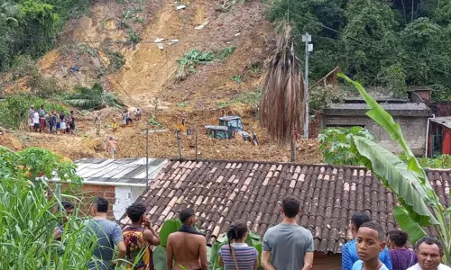 
				
					Após show em Salvador, João Gomes volta para Pernambuco e chora ao ver estragos da chuva: 'Choque'
				
				